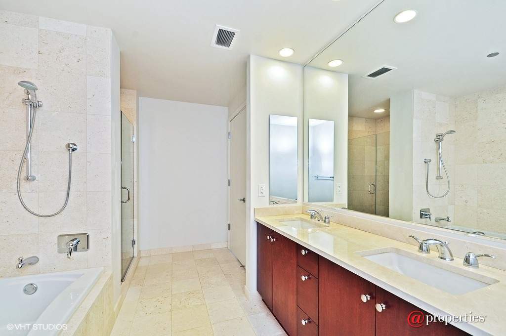 60 E Monroe Street #3807 Chicago, Illinois 60603 - Master Bathroom