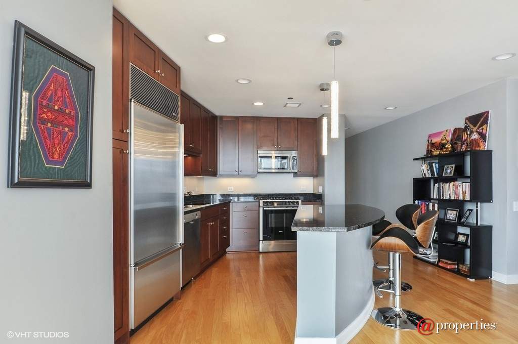 60 E Monroe Street #3807 Chicago, Illinois 60603 - Kitchen