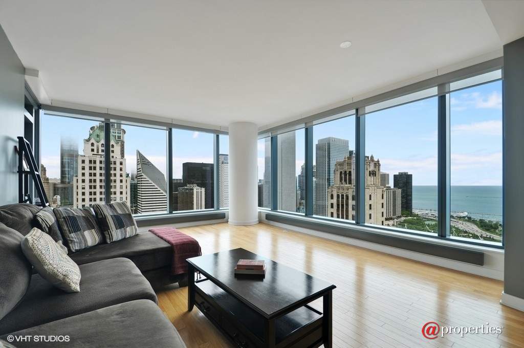 60 E Monroe Street #3807 Chicago, Illinois 60603 - Living Room / Dining Room