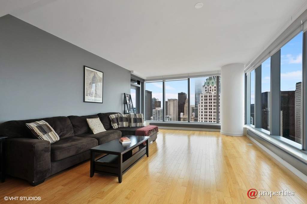60 E Monroe Street #3807 Chicago, Illinois 60603 - Living Room/Dining Room