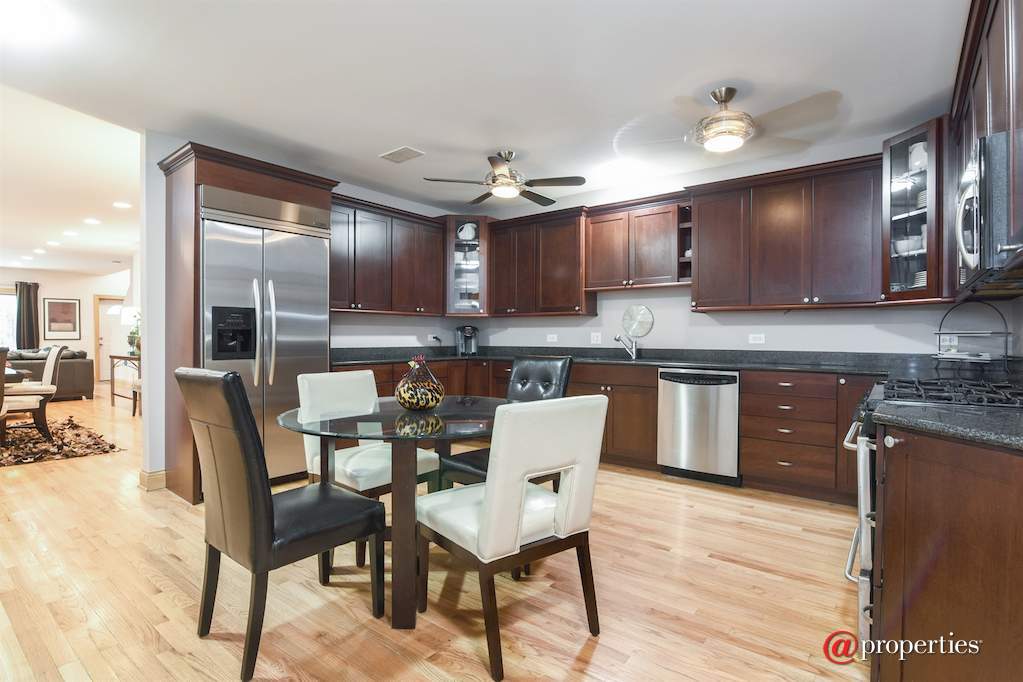 1636 W Huron Street Chicago, Illinois 60622 - Kitchen