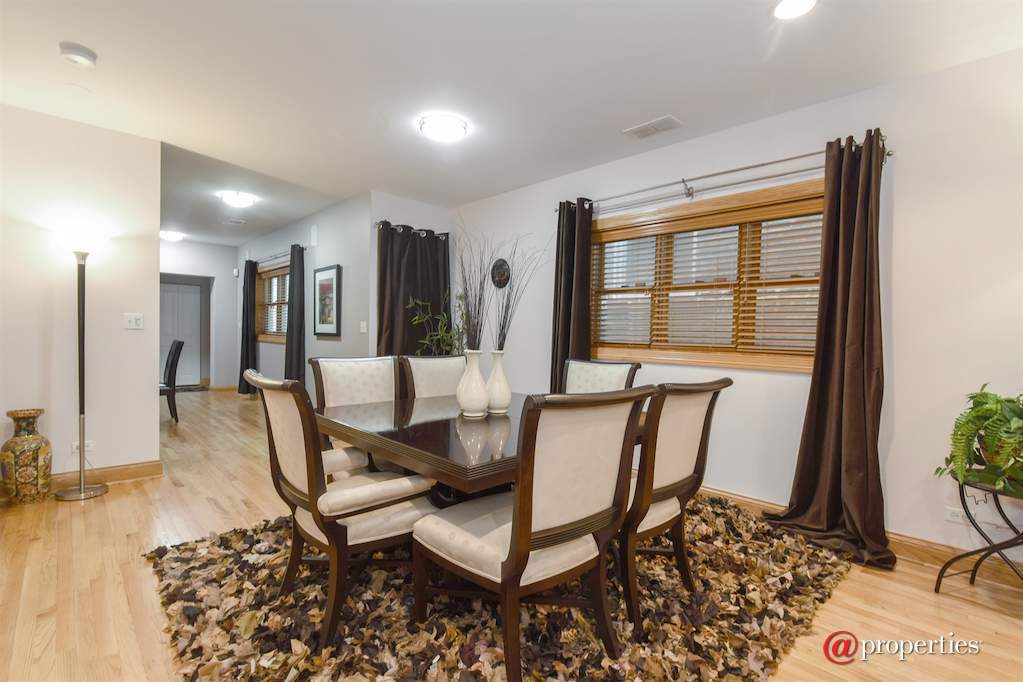 1636 W Huron Street Chicago, Illinois 60622 - Dining Room
