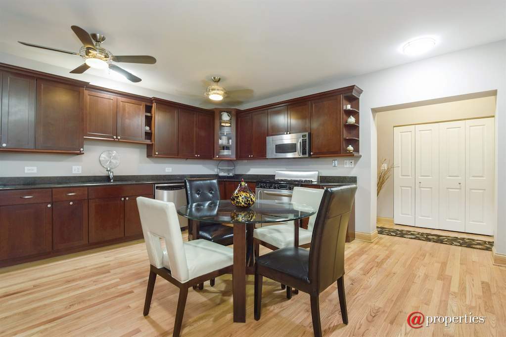 1636 W Huron Street Chicago, Illinois 60622 - Kitchen