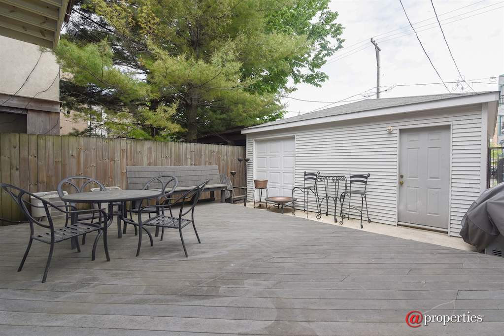 1636 W Huron Street Chicago, Illinois 60622 - Deck