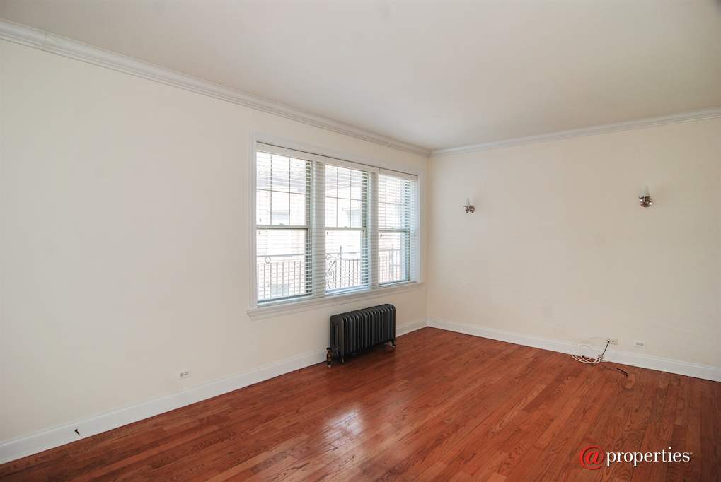 432 S Euclid Avenue #3E Oak Park, Illinois 60302 - Living Room