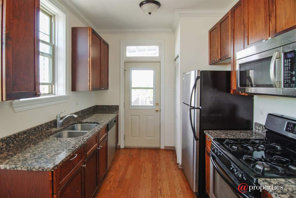 432 S Euclid Avenue #3E Oak Park, Illinois 60302 - Kitchen