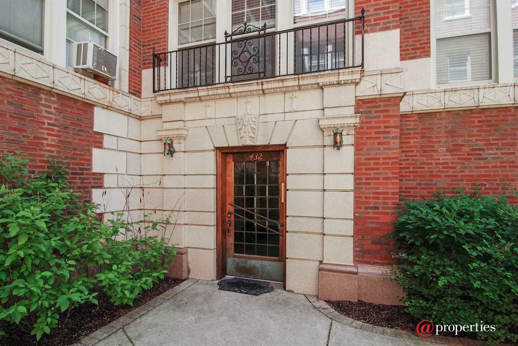 432 S Euclid Avenue #3E Oak Park, Illinois 60302 - Entryway