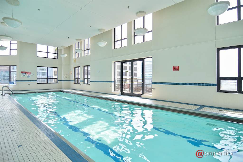 401 E Ontario Street #2604 Chicago, Illinois 60611 - Indoor Pool
