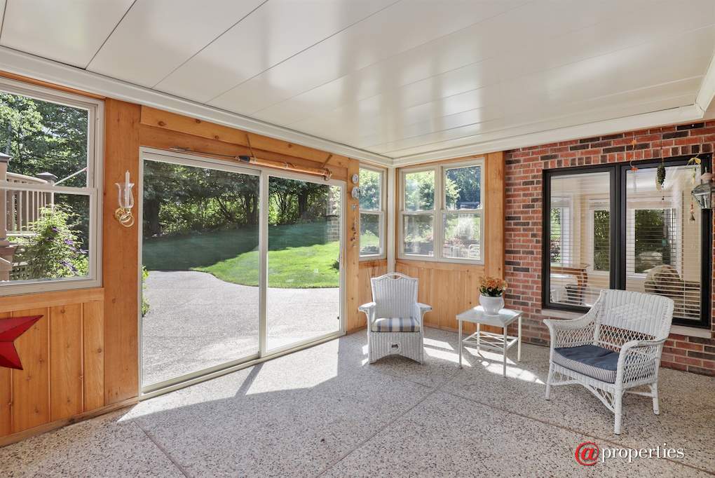 28797 N Sky Crest Drive Ivanhoe, Illinois 60060 - Screen porch