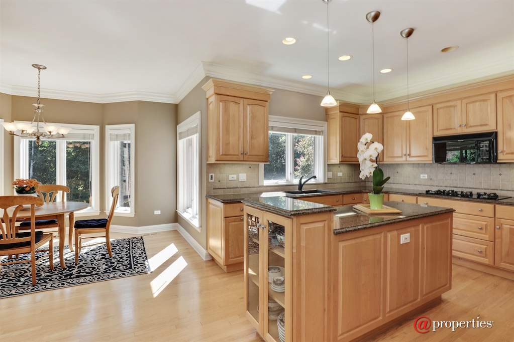 28797 N Sky Crest Drive Ivanhoe, Illinois 60060 - Kitchen / Breakfast Room