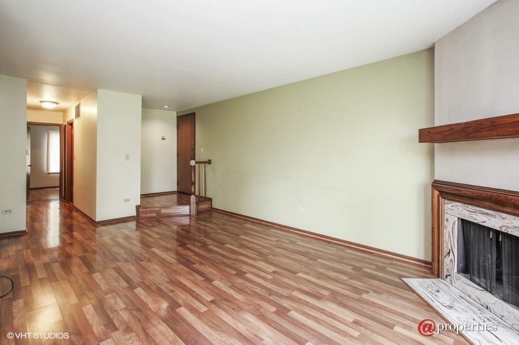 617 Cumberland Trail #BB1 Roselle, Illinois 60172 - Living Room