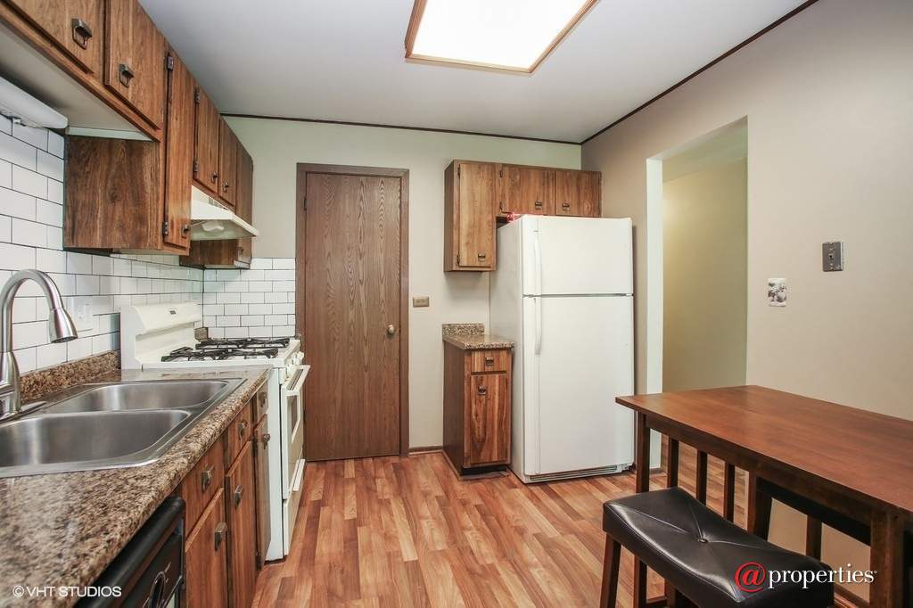 617 Cumberland Trail #BB1 Roselle, Illinois 60172 - Kitchen
