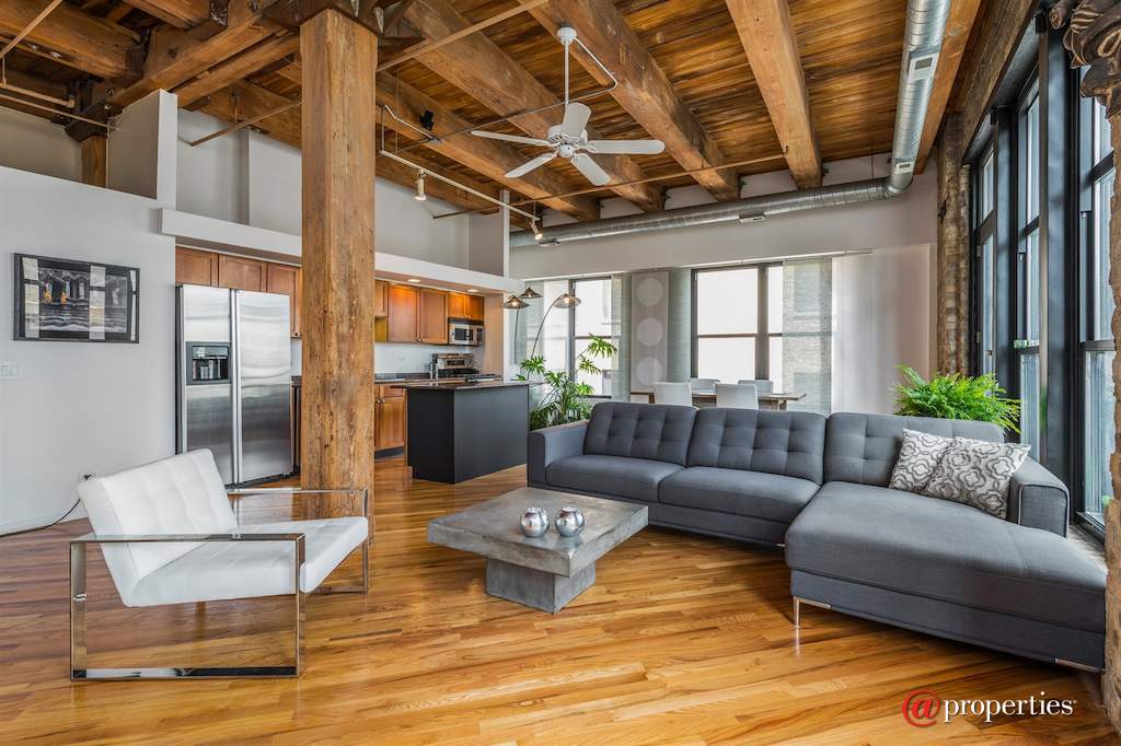226 N Clinton Street #422 Chicago, Illinois 60661 - Living Room