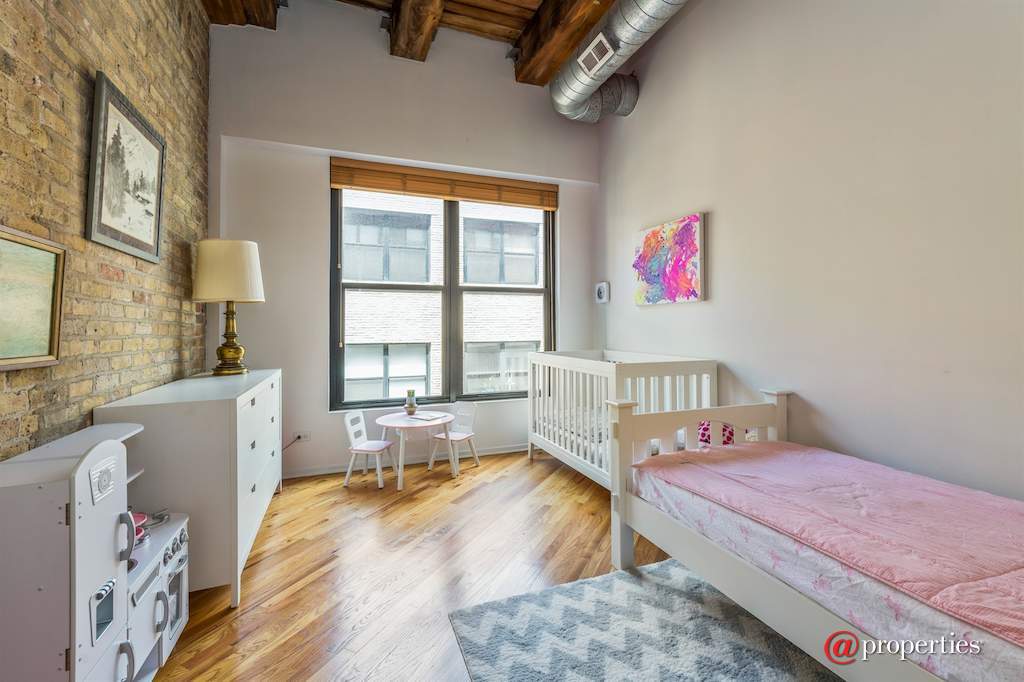 226 N Clinton Street #422 Chicago, Illinois 60661 - 2nd Bedroom