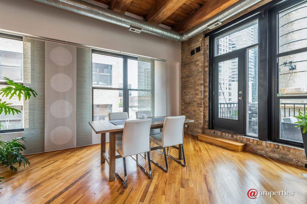 226 N Clinton Street #422 Chicago, Illinois 60661 - Dining Room