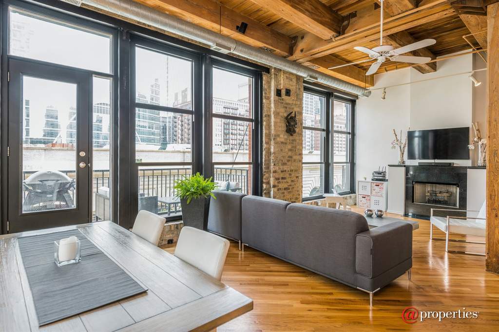226 N Clinton Street #422 Chicago, Illinois 60661 - Living Room / Dining Room