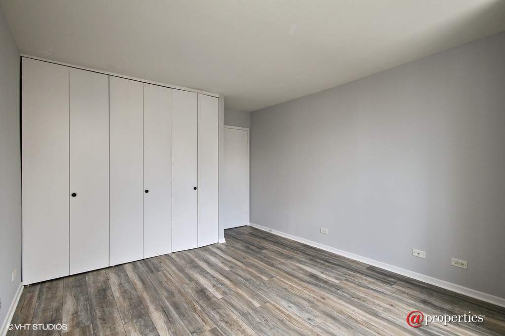 211 E Ohio Street #2404 Chicago, Illinois 60611 - Master Bedroom