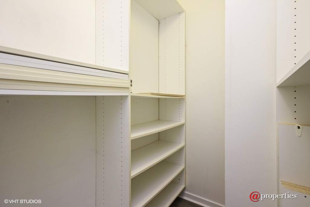 211 E Ohio Street #2404 Chicago, Illinois 60611 - Master Bedroom Closet