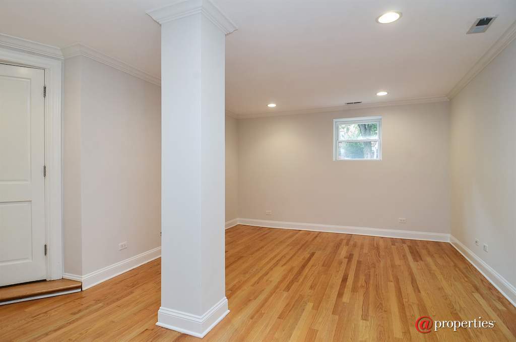 3522 N Racine Avenue #GS Chicago, Illinois 60657 - Living Room