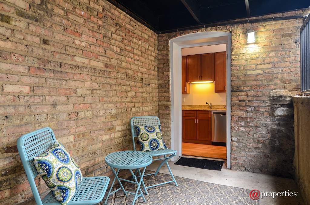 3522 N Racine Avenue #GS Chicago, Illinois 60657 - Patio