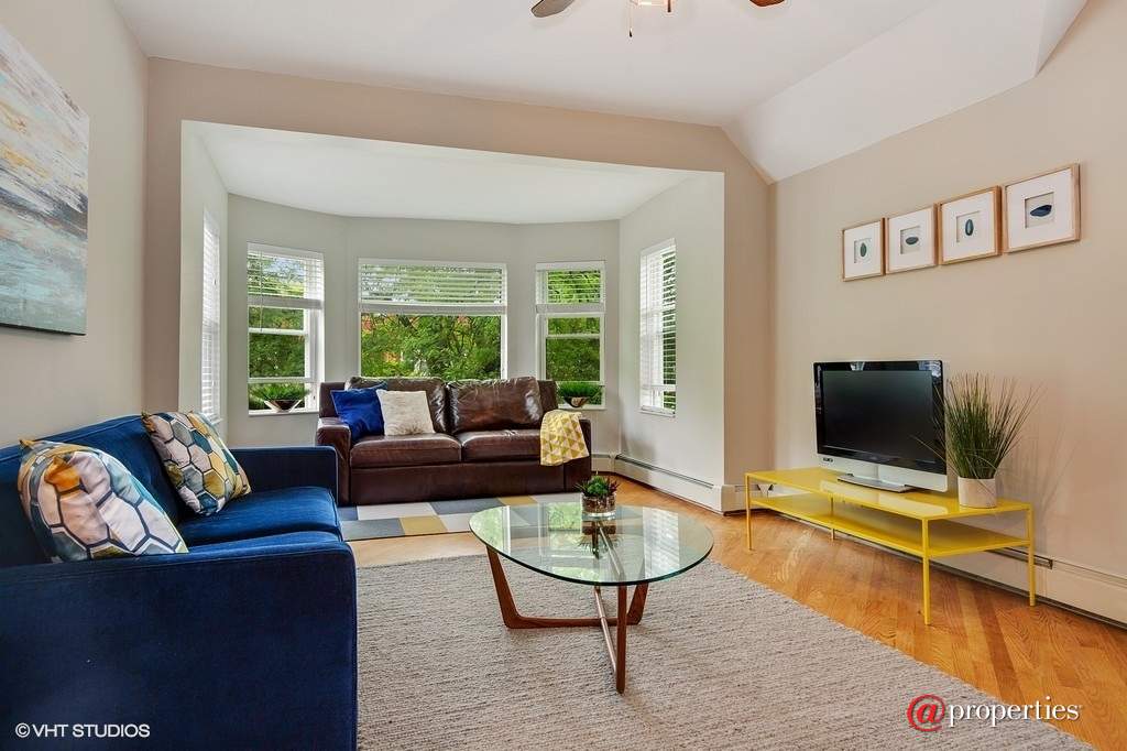 4026 N Kenneth Avenue #1 Chicago, Illinois 60641 - Living Room