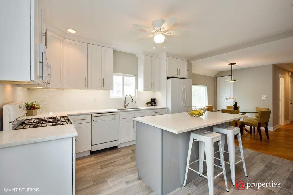4026 N Kenneth Avenue #1 Chicago, Illinois 60641 - Kitchen