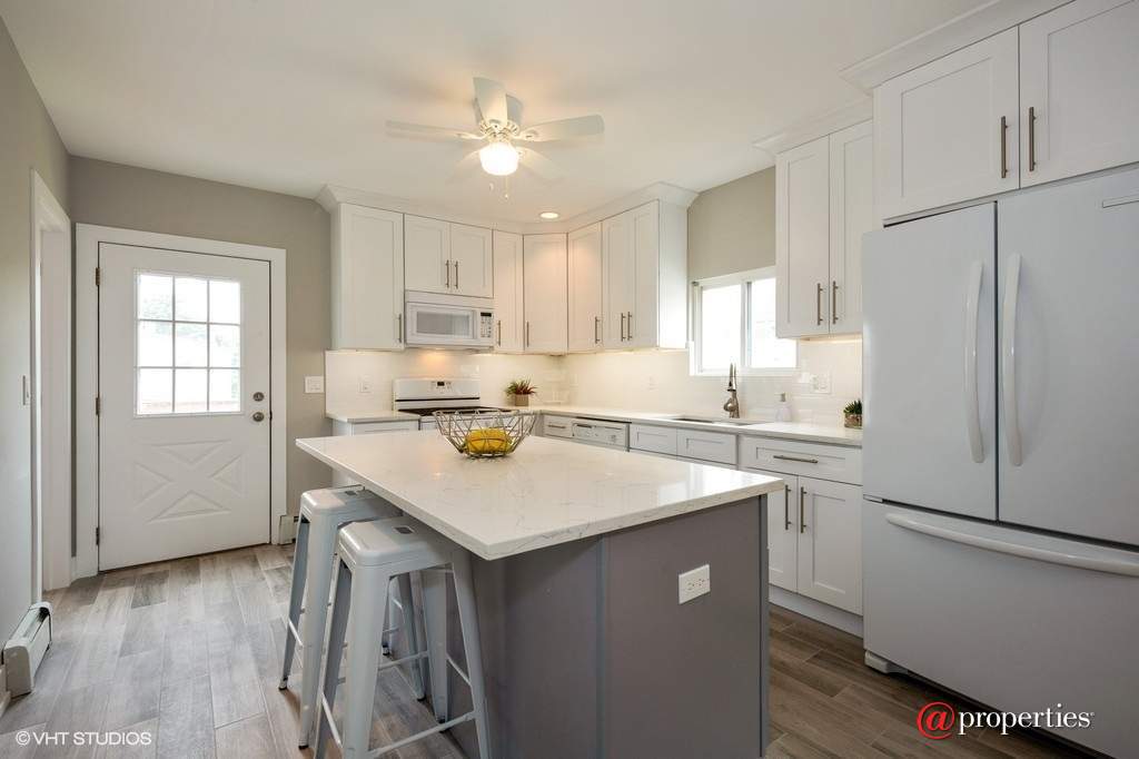 4026 N Kenneth Avenue #1 Chicago, Illinois 60641 - Kitchen