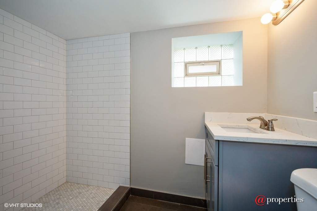 4026 N Kenneth Avenue #1 Chicago, Illinois 60641 - 2nd Bathroom - Unit 1