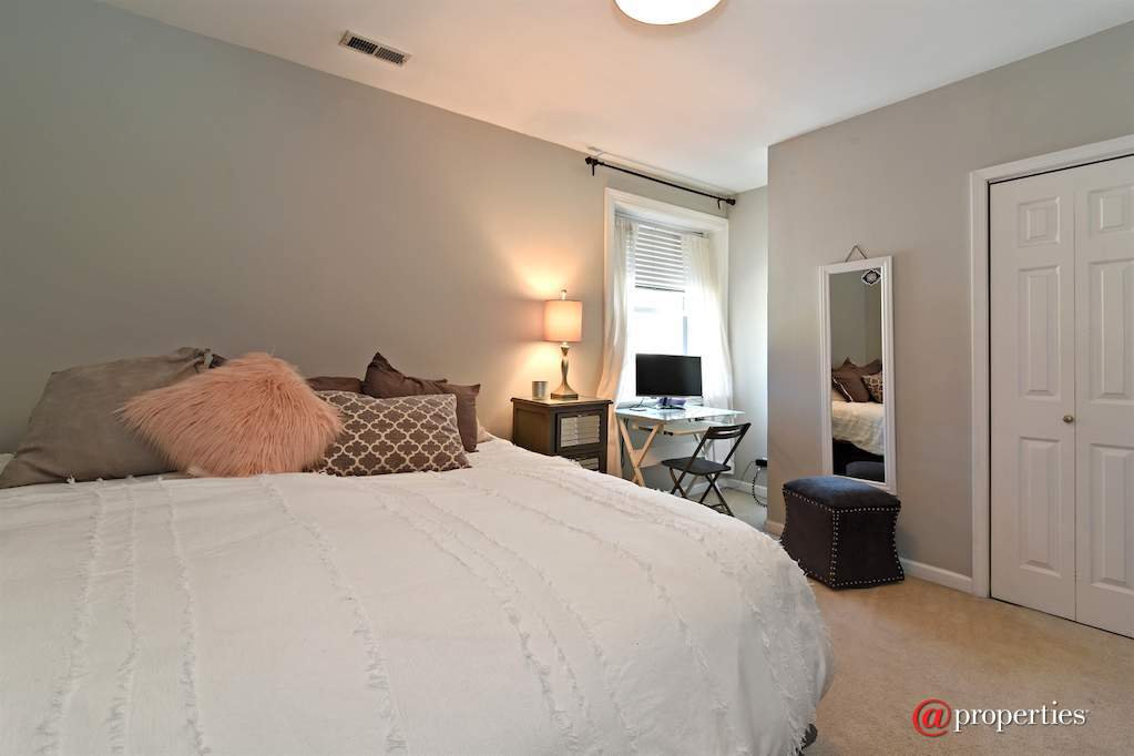 1945 N Sheffield Avenue #203 Chicago, Illinois 60614 - 2nd Bedroom