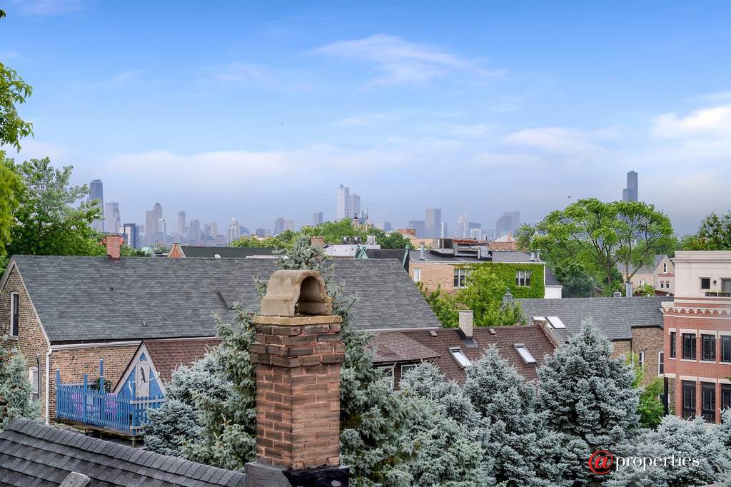 2217 N Leavitt Street #3 Chicago, Illinois 60647 - Bay View