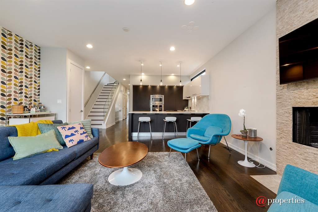 2217 N Leavitt Street #3 Chicago, Illinois 60647 - Living Room