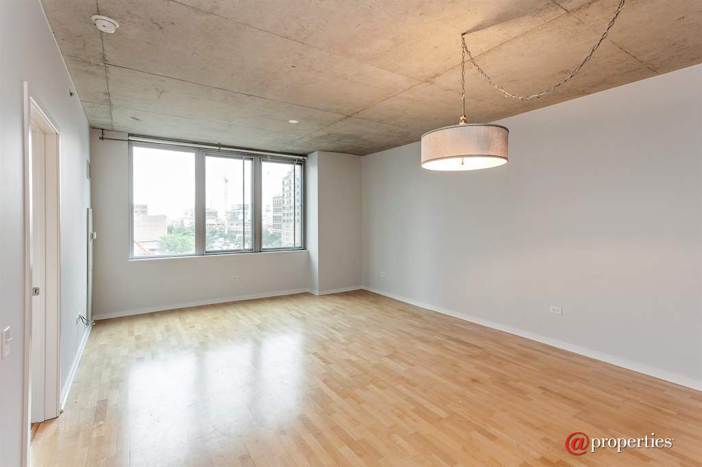 659 W Randolph Street #410 Chicago, Illinois 60661 - Living Room