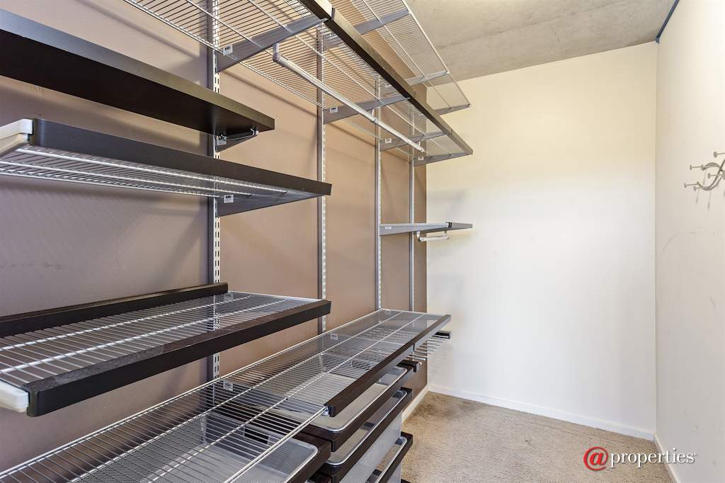 659 W Randolph Street #410 Chicago, Illinois 60661 - Closet