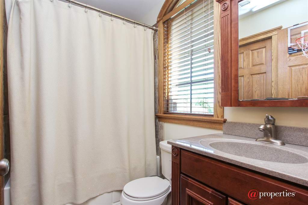 2 Saddle Ridge Court Hawthorn Woods, Illinois 60047 - 4th Bathroom