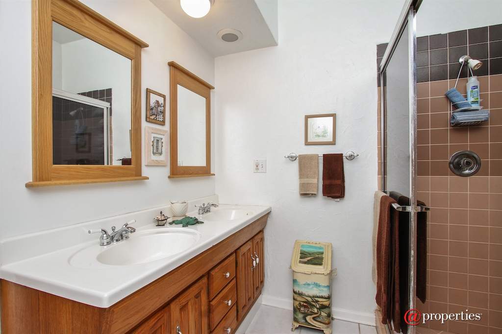 42675 N Woodbine Avenue Antioch, Illinois 60002 - 2nd Bathroom