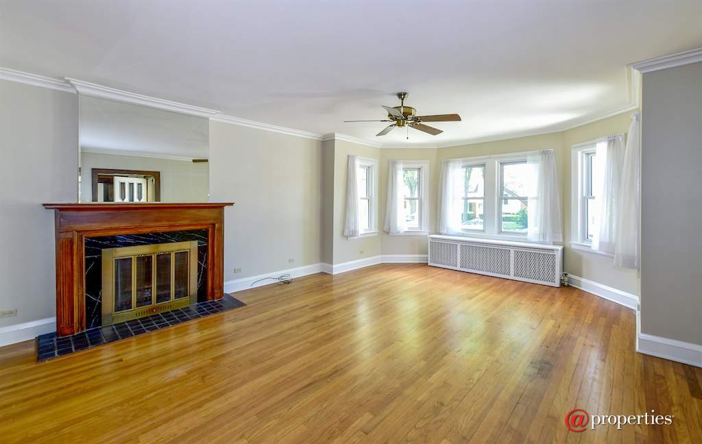 627 N Brainard Avenue La Grange Park, Illinois 60526 - Living Room