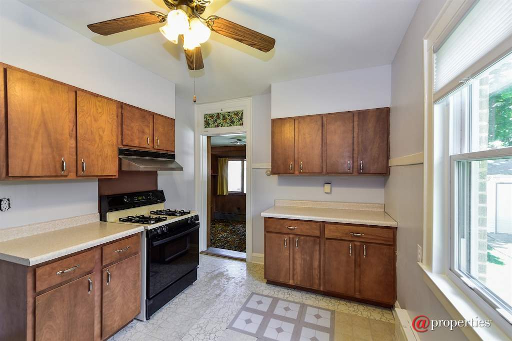 627 N Brainard Avenue La Grange Park, Illinois 60526 - Kitchen