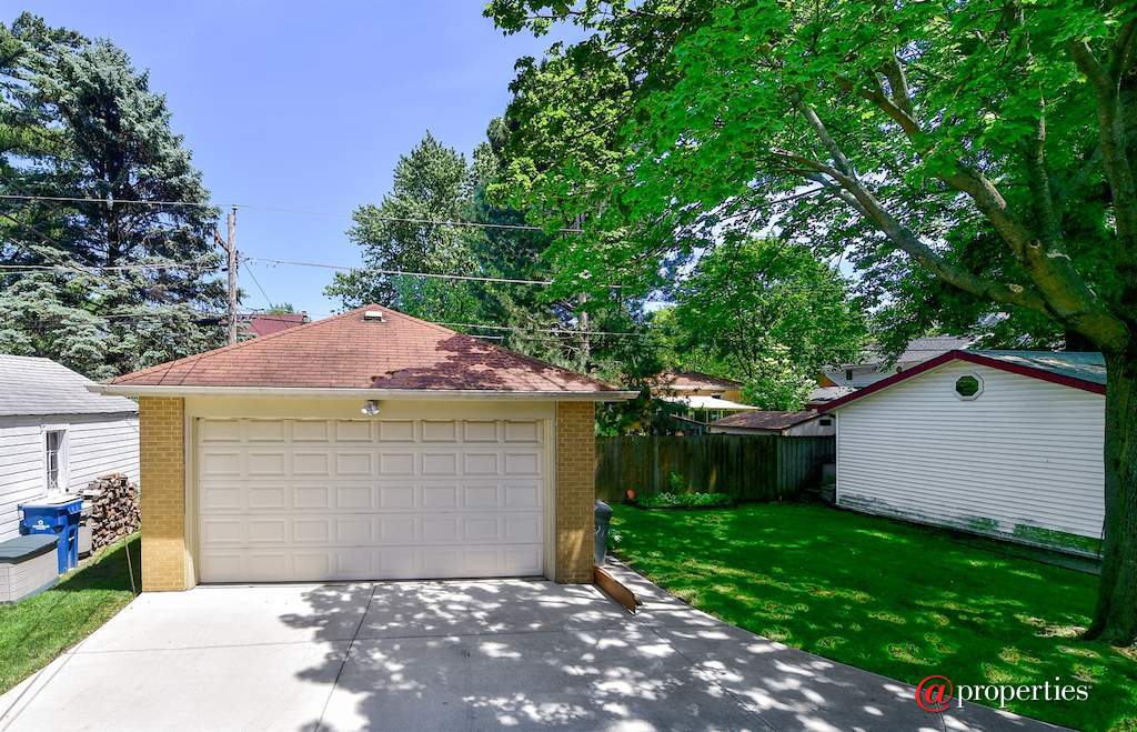 627 N Brainard Avenue La Grange Park, Illinois 60526 - Garage