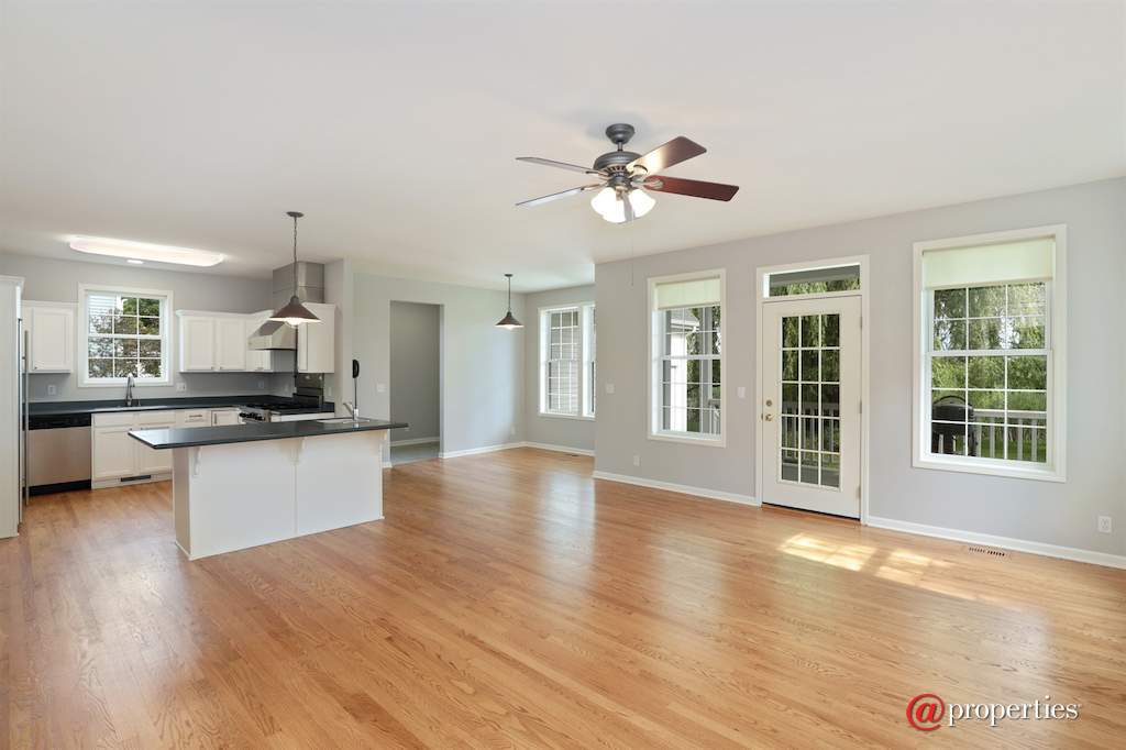 1128 Hedgerow Drive Grayslake, Illinois 60030 - Living Room