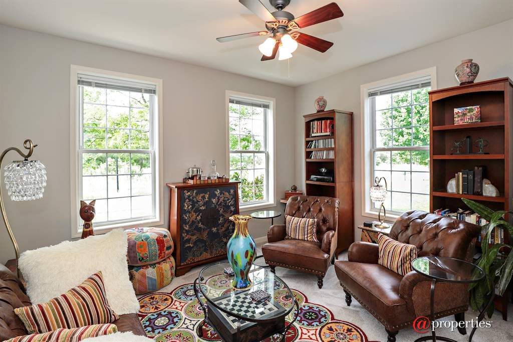 1128 Hedgerow Drive Grayslake, Illinois 60030 - Den/Office