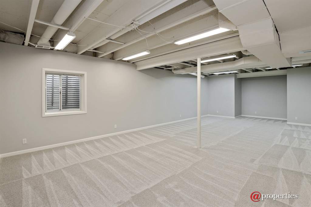 1128 Hedgerow Drive Grayslake, Illinois 60030 - Recreational Room