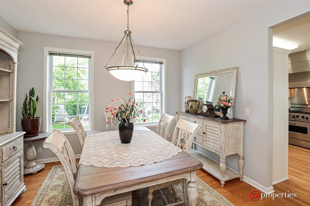 1128 Hedgerow Drive Grayslake, Illinois 60030 - Dining Room