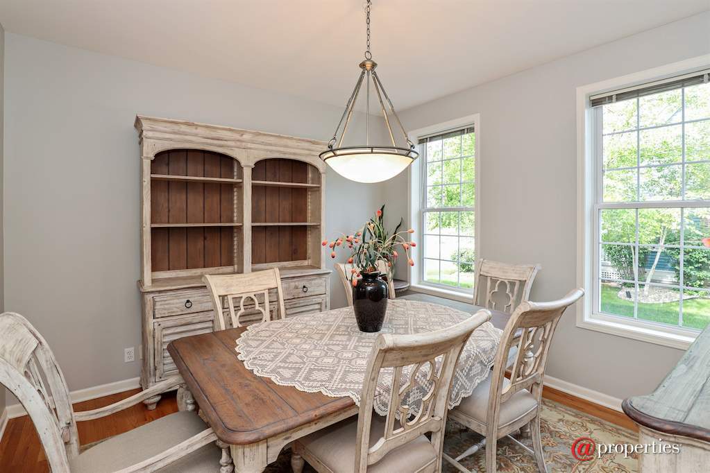 1128 Hedgerow Drive Grayslake, Illinois 60030 - Dining Area