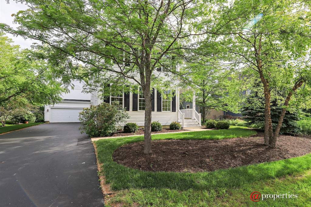 1128 Hedgerow Drive Grayslake, Illinois 60030 - Front View