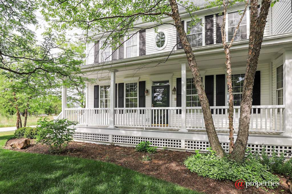 1128 Hedgerow Drive Grayslake, Illinois 60030 - Porch