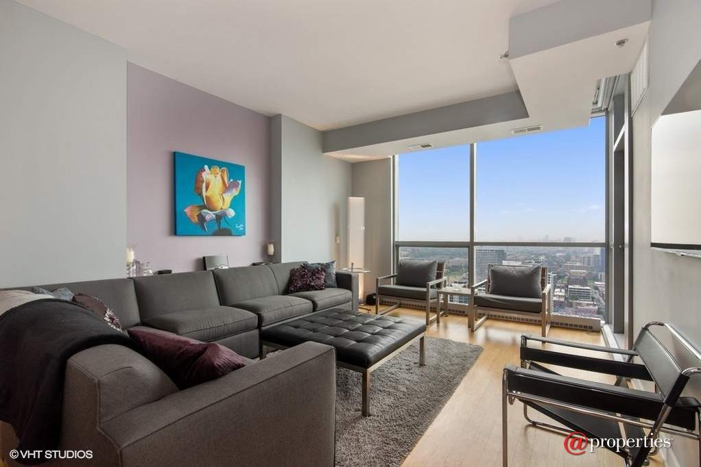 303 W Ohio Street #3609 Chicago, Illinois 60610 - Living Room