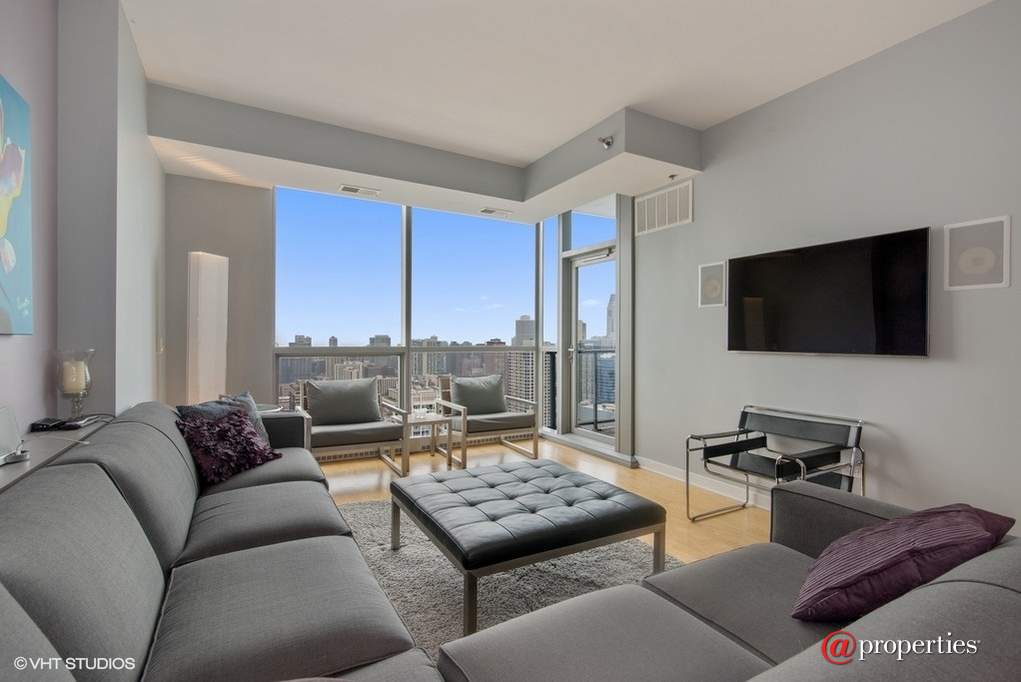 303 W Ohio Street #3609 Chicago, Illinois 60610 - Living Room