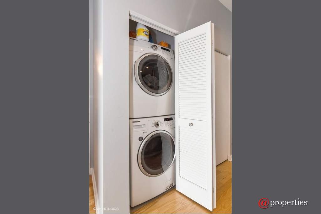 303 W Ohio Street #3609 Chicago, Illinois 60610 - Laundry Room