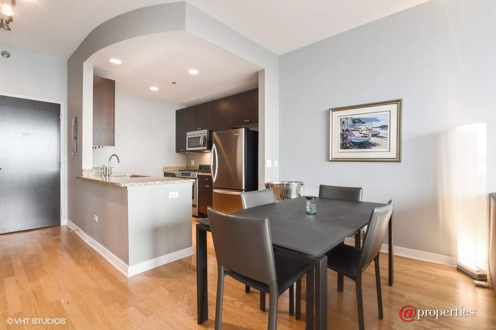 303 W Ohio Street #3609 Chicago, Illinois 60610 - Kitchen / Dining Room