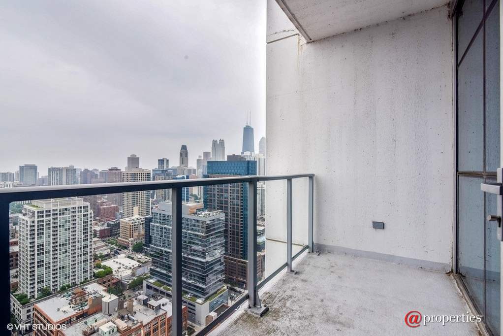 303 W Ohio Street #3609 Chicago, Illinois 60610 - Balcony